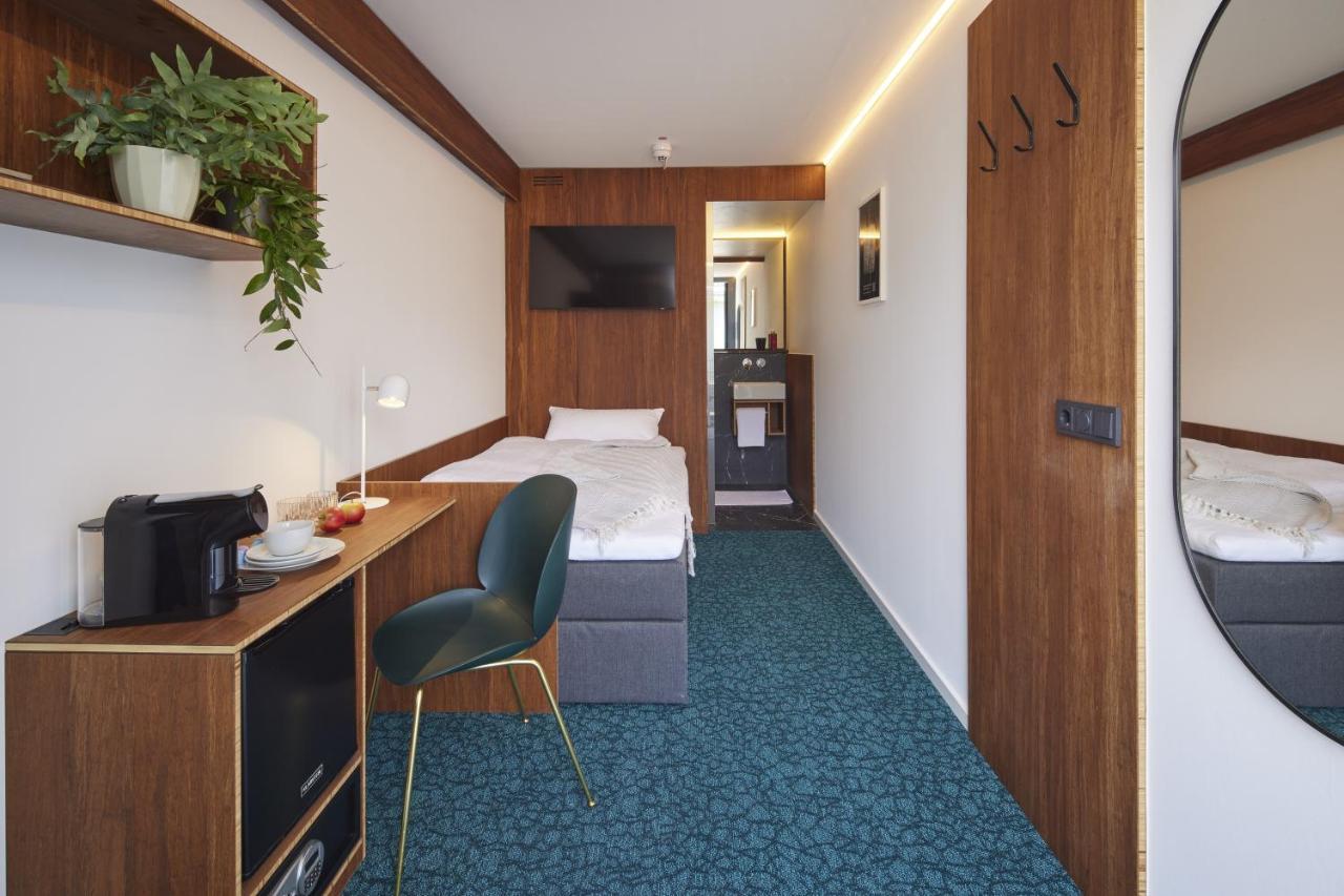 Tin Inn Montabaur L Einfach Gut - Das Hotel Aus Hochwertig Ausgebauten Ueberseecontainern Exterior foto